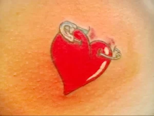 Фото тату красное сердце 02.01.22 №0012 - tattoo heart - tattoo-photo.ru