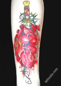 Фото тату нож в сердце 02.01.22 №0003 - tattoo heart - tattoo-photo.ru
