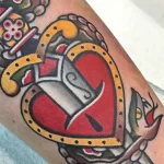 Фото тату нож в сердце 02.01.22 №0019 - tattoo heart - tattoo-photo.ru