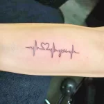 Фото тату пульс с сердцем 02.01.22 №0003 - tattoo heart - tattoo-photo.ru