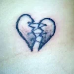 Фото тату разбитое сердце 02.01.22 №0020 - tattoo heart - tattoo-photo.ru