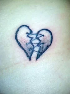 Фото тату разбитое сердце 02.01.22 №0020 - tattoo heart - tattoo-photo.ru