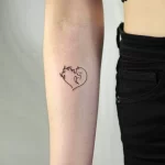 Фото тату сердца минимализм 02.01.22 №0007 - tattoo heart - tattoo-photo.ru