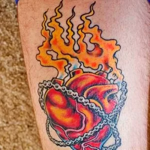 Фото тату сердце в огне 02.01.22 №0004 - tattoo heart - tattoo-photo.ru