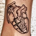 Фото тату сердце граната 02.01.22 №0017 - tattoo heart - tattoo-photo.ru