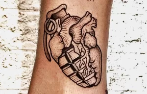 Фото тату сердце граната 02.01.22 №0017 - tattoo heart - tattoo-photo.ru