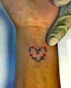 Фото тату сердце из цветов 02.01.22 №0005 - tattoo heart - tattoo-photo.ru