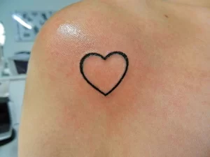 Фото тату сердце контур 02.01.22 №0003 - tattoo heart - tattoo-photo.ru