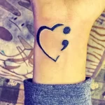 Фото тату сердце контур 02.01.22 №0004 - tattoo heart - tattoo-photo.ru