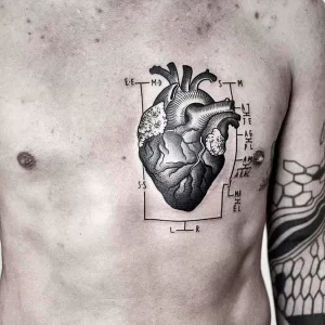 Фото тату сердце на груди 02.01.22 №0004 - tattoo heart - tattoo-photo.ru