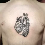 Фото тату сердце на груди 02.01.22 №0028 - tattoo heart - tattoo-photo.ru