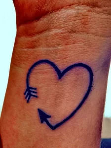 Фото тату сердце на запястье 02.01.22 №0002 - tattoo heart - tattoo-photo.ru