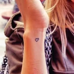 Фото тату сердце на запястье 02.01.22 №0004 - tattoo heart - tattoo-photo.ru