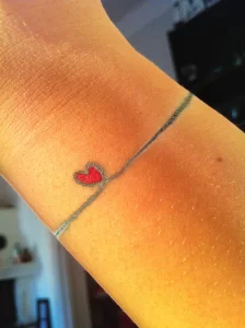 Фото тату сердце на запястье 02.01.22 №0007 - tattoo heart - tattoo-photo.ru