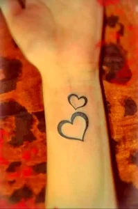 Фото тату сердце на запястье 02.01.22 №0013 - tattoo heart - tattoo-photo.ru