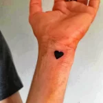 Фото тату сердце на запястье 02.01.22 №0014 - tattoo heart - tattoo-photo.ru