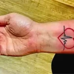 Фото тату сердце на запястье 02.01.22 №0021 - tattoo heart - tattoo-photo.ru