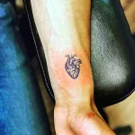 Фото тату сердце на запястье 02.01.22 №0022 - tattoo heart - tattoo-photo.ru