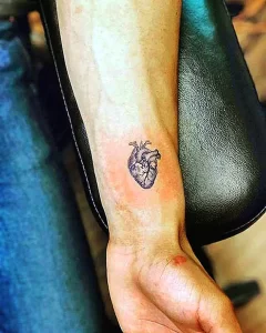 Фото тату сердце на запястье 02.01.22 №0022 - tattoo heart - tattoo-photo.ru