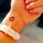 Фото тату сердце на запястье 02.01.22 №0023 - tattoo heart - tattoo-photo.ru