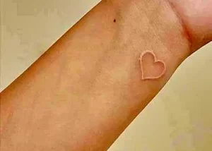Фото тату сердце на запястье 02.01.22 №0026 - tattoo heart - tattoo-photo.ru