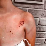 Фото тату сердце на ключице 02.01.22 №0001 - tattoo heart - tattoo-photo.ru