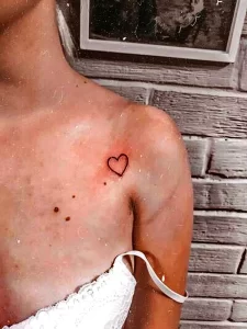 Фото тату сердце на ключице 02.01.22 №0001 - tattoo heart - tattoo-photo.ru