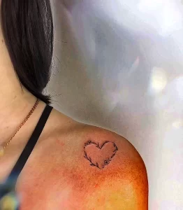 Фото тату сердце на ключице 02.01.22 №0005 - tattoo heart - tattoo-photo.ru