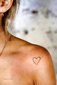 Фото тату сердце на ключице 02.01.22 №0006 - tattoo heart - tattoo-photo.ru