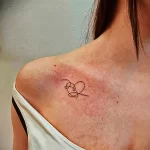 Фото тату сердце на ключице 02.01.22 №0019 - tattoo heart - tattoo-photo.ru