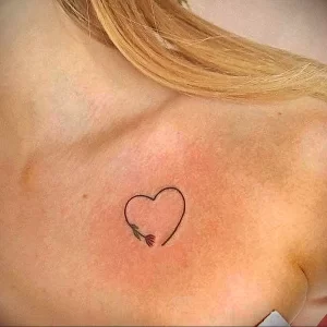 Фото тату сердце на ключице 02.01.22 №0023 - tattoo heart - tattoo-photo.ru