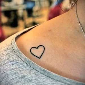 Фото тату сердце на ключице 02.01.22 №0030 - tattoo heart - tattoo-photo.ru