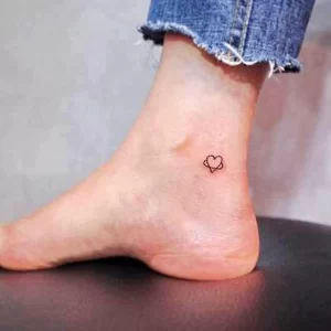Фото тату сердце на ноге 02.01.22 №0003 - tattoo heart - tattoo-photo.ru