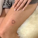 Фото тату сердце на ноге 02.01.22 №0004 - tattoo heart - tattoo-photo.ru