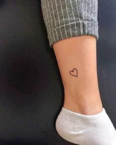 Фото тату сердце на ноге 02.01.22 №0012 - tattoo heart - tattoo-photo.ru