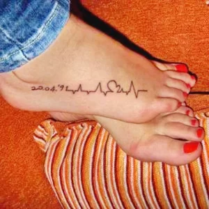 Фото тату сердце на ноге 02.01.22 №0013 - tattoo heart - tattoo-photo.ru