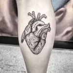 Фото тату сердце на ноге 02.01.22 №0014 - tattoo heart - tattoo-photo.ru