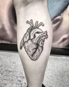 Фото тату сердце на ноге 02.01.22 №0014 - tattoo heart - tattoo-photo.ru