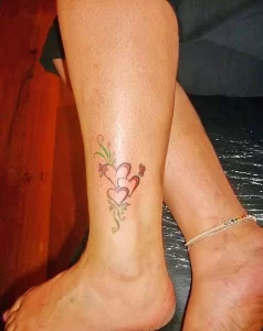 Фото тату сердце на ноге 02.01.22 №0018 - tattoo heart - tattoo-photo.ru