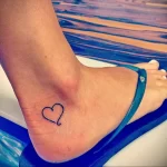 Фото тату сердце на ноге 02.01.22 №0019 - tattoo heart - tattoo-photo.ru
