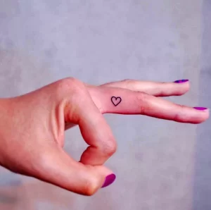 Фото тату сердце на пальце 02.01.22 №0001 - tattoo heart - tattoo-photo.ru