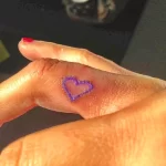 Фото тату сердце на пальце 02.01.22 №0005 - tattoo heart - tattoo-photo.ru