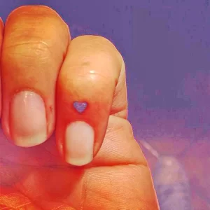 Фото тату сердце на пальце 02.01.22 №0006 - tattoo heart - tattoo-photo.ru