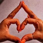 Фото тату сердце на пальце 02.01.22 №0012 - tattoo heart - tattoo-photo.ru
