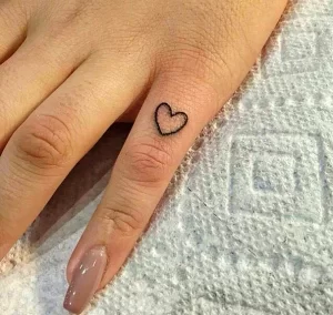 Фото тату сердце на пальце 02.01.22 №0016 - tattoo heart - tattoo-photo.ru