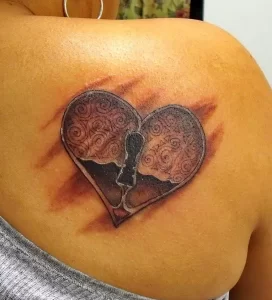 Фото тату сердце на плече 02.01.22 №0004 - tattoo heart - tattoo-photo.ru