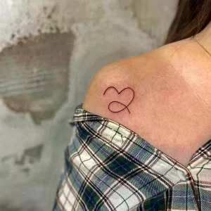 Фото тату сердце на плече 02.01.22 №0005 - tattoo heart - tattoo-photo.ru
