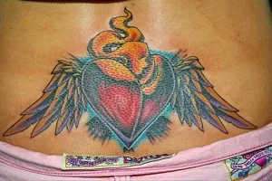 Фото тату сердце на пояснице 02.01.22 №0004 - tattoo heart - tattoo-photo.ru
