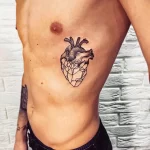 Фото тату сердце на ребрах 02.01.22 №0002 - tattoo heart - tattoo-photo.ru