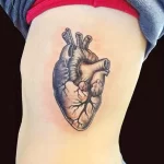 Фото тату сердце на ребрах 02.01.22 №0010 - tattoo heart - tattoo-photo.ru